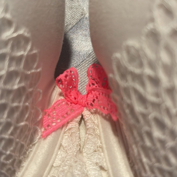 VS bra 36-DD brand new with tag - Picture 2 of 8